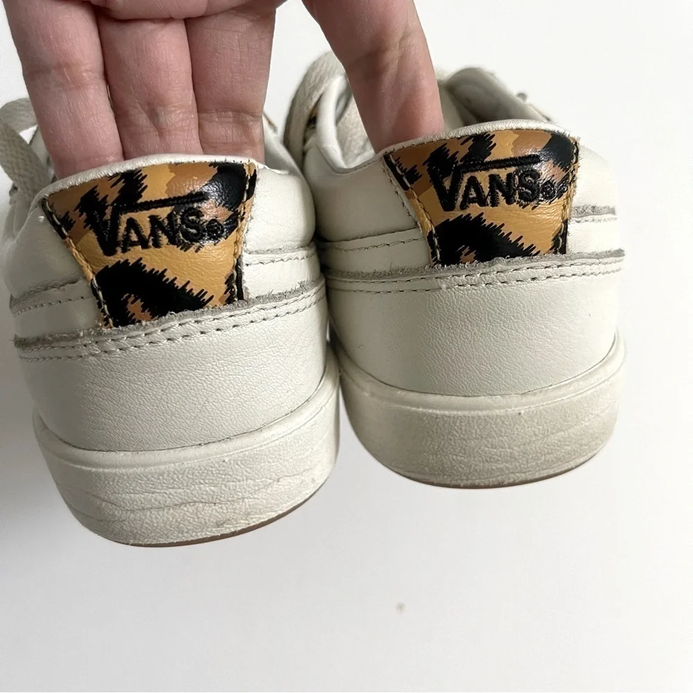 VANS Lace Up Leather Sneakers Women Size 7 Ivory Animal Print Casual Comfy